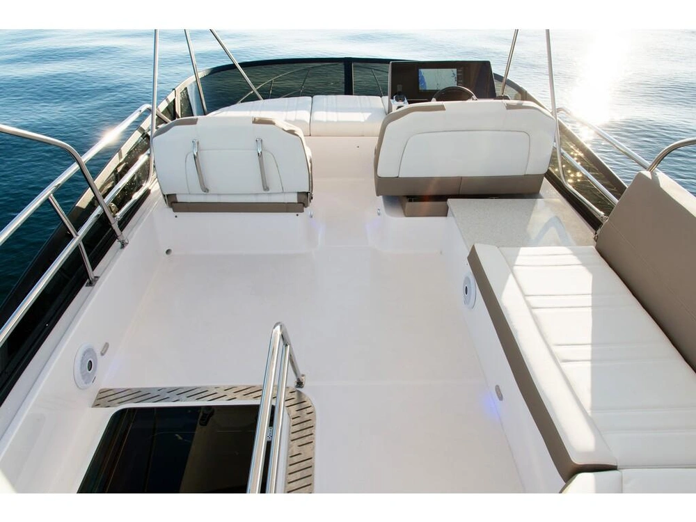 Regal 42 Flybridge 2026 alt