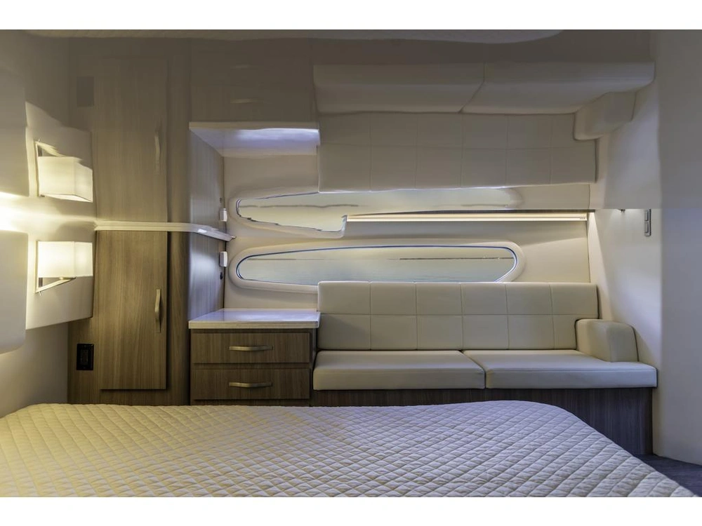Regal 38 Flybridge 2026 alt