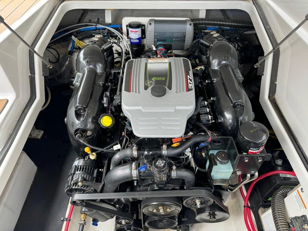 2014 Crownline E6 alt