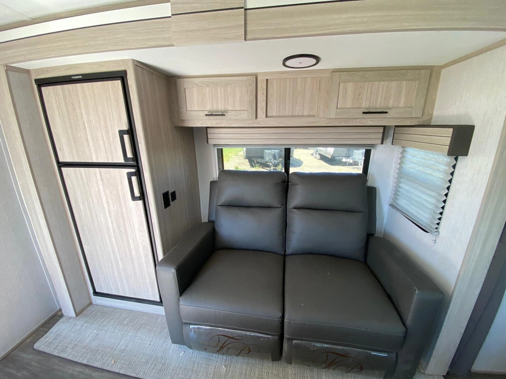 2022 Shadow Cruiser 227 Mls Travel Trailer alt