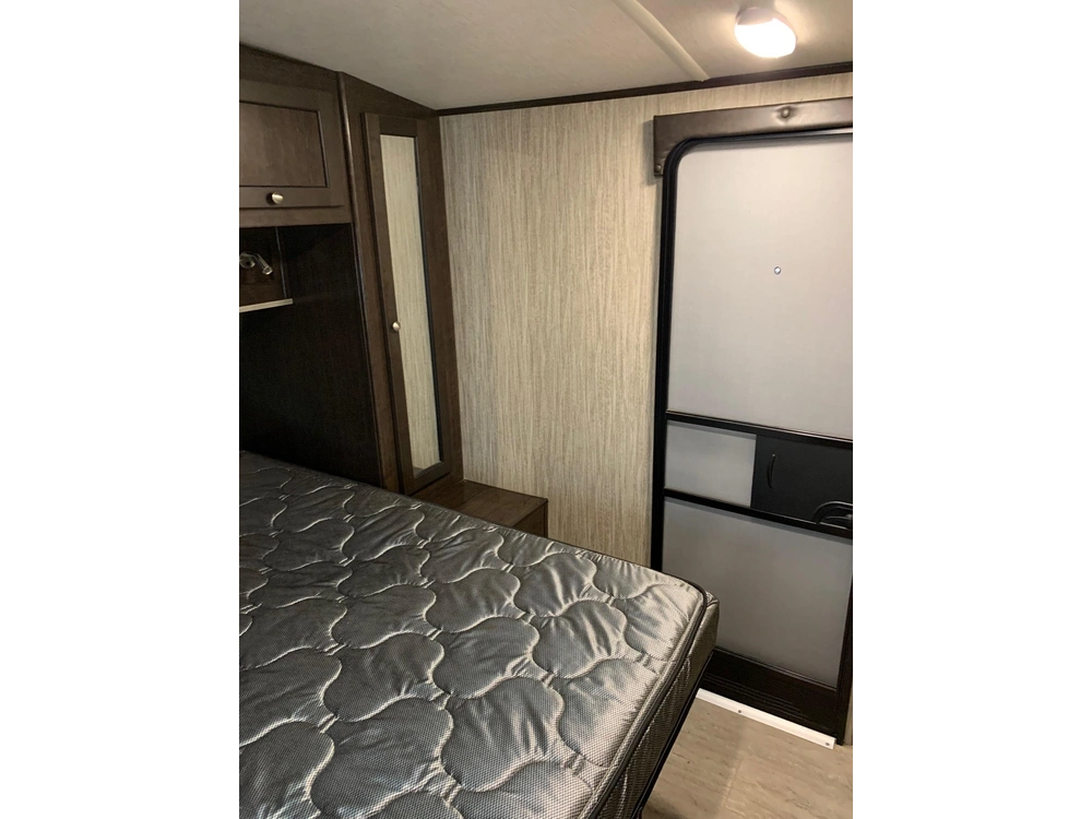 2020 Shadow Cruiser Shadow Cruiser 263 Rls alt