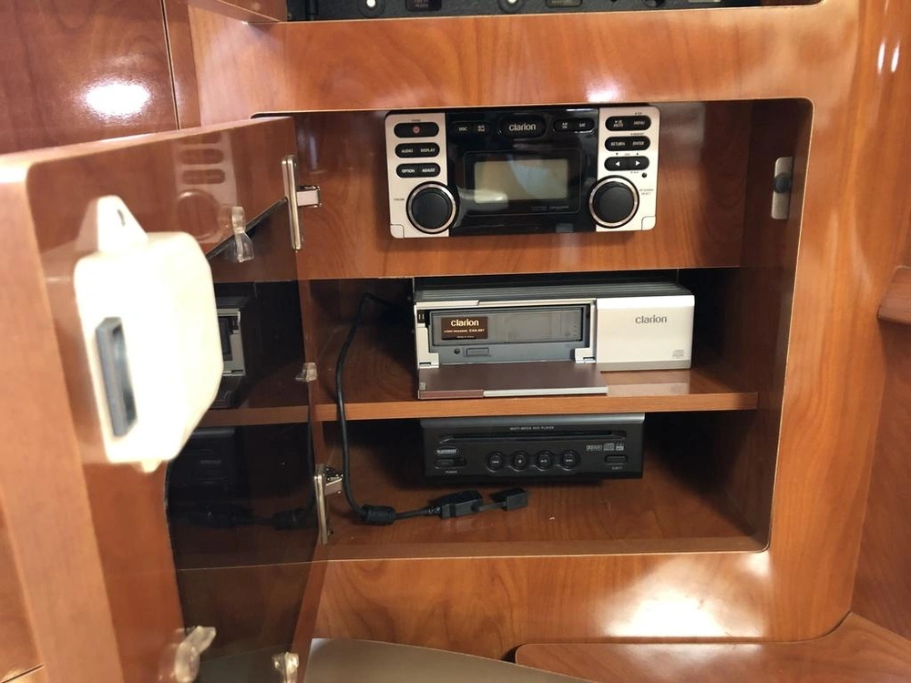 2005 Four Winns 348 alt