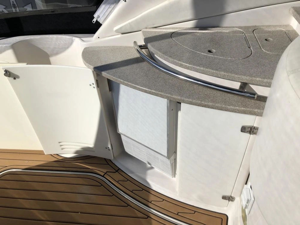 2005 Four Winns 348 alt