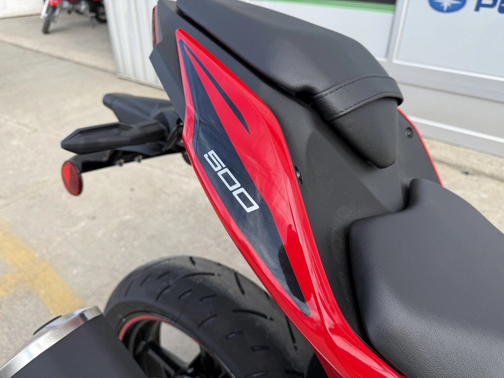 2025 Kawasaki Ninja 500 Se alt