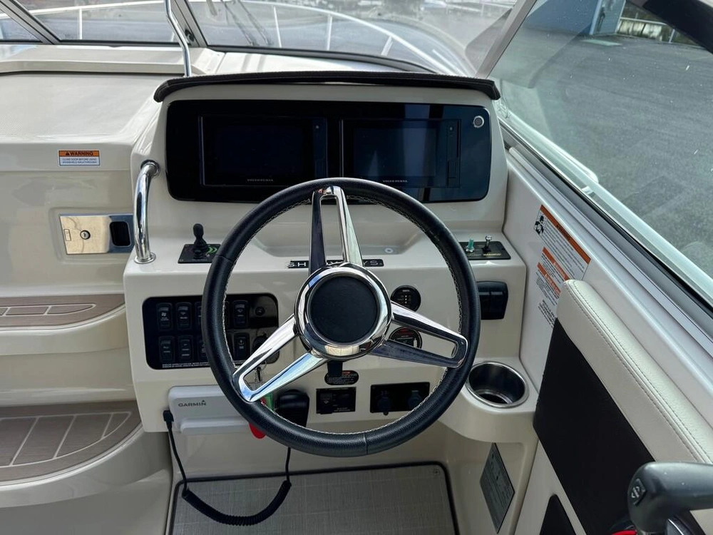 Regal 28 Express 2021 alt