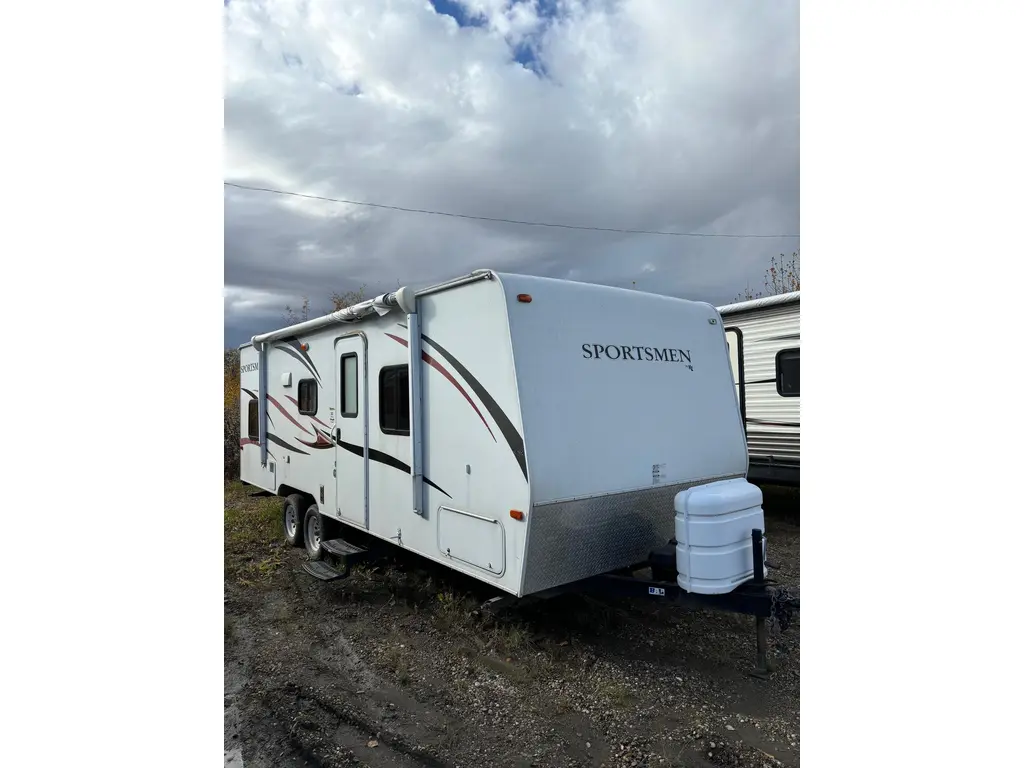 2013 Sportsmen travel trailer