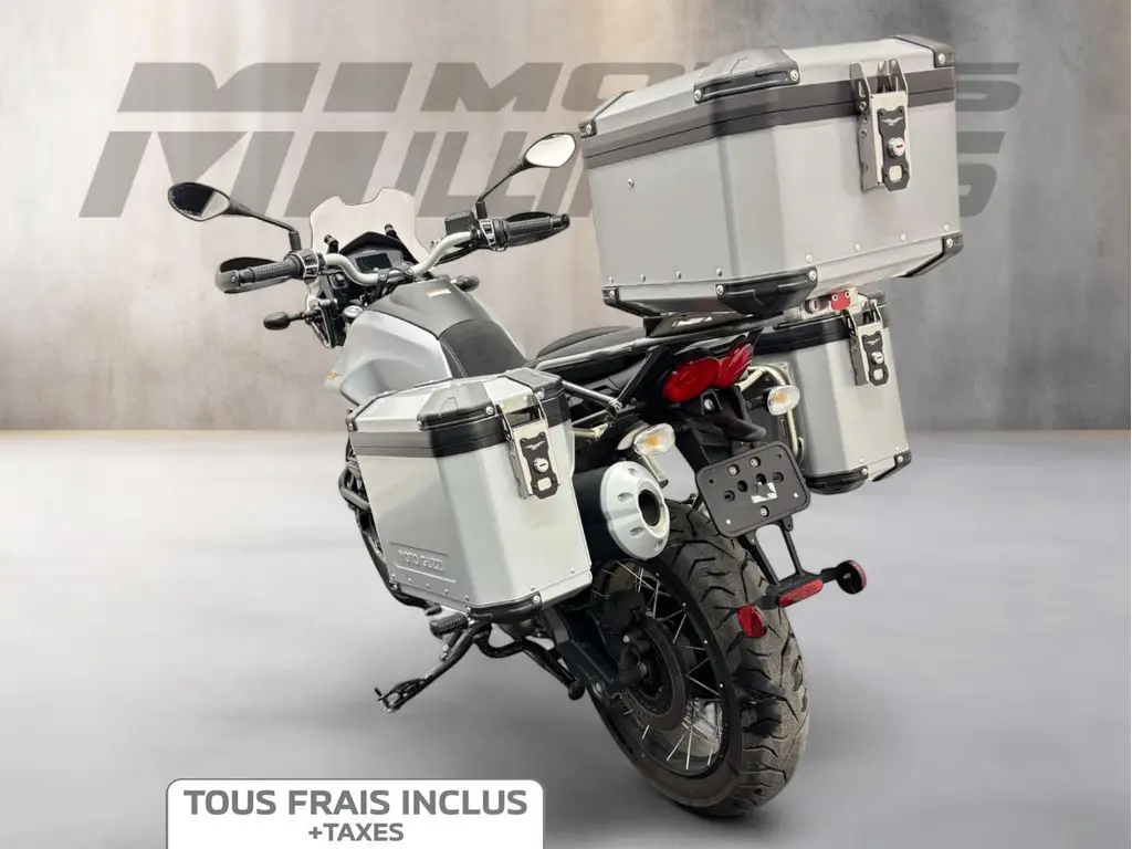 2022 Moto Guzzi V85 TT Adventure centenario
