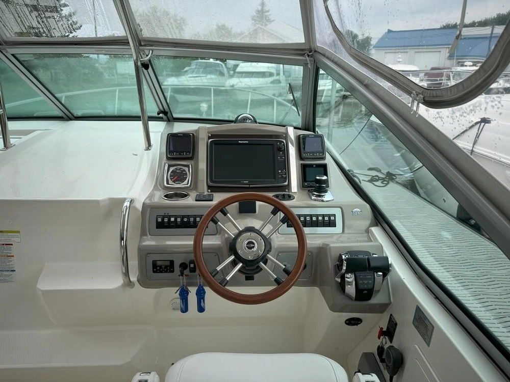 2013 Chaparral 330 Signature alt
