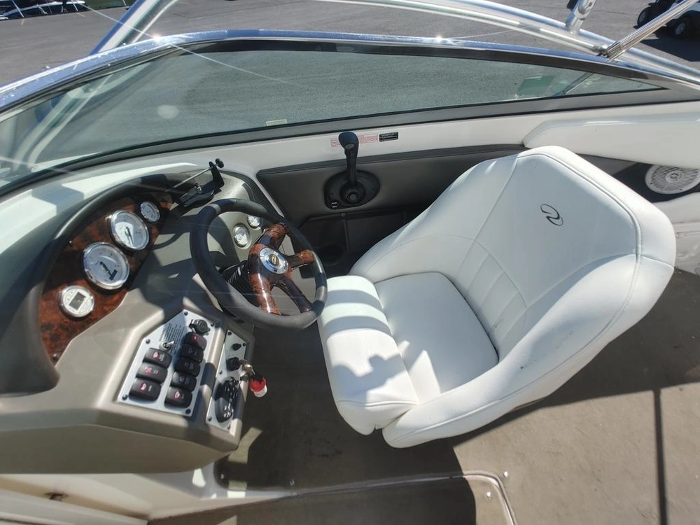 Regal 2200 Bowrider 2005 alt