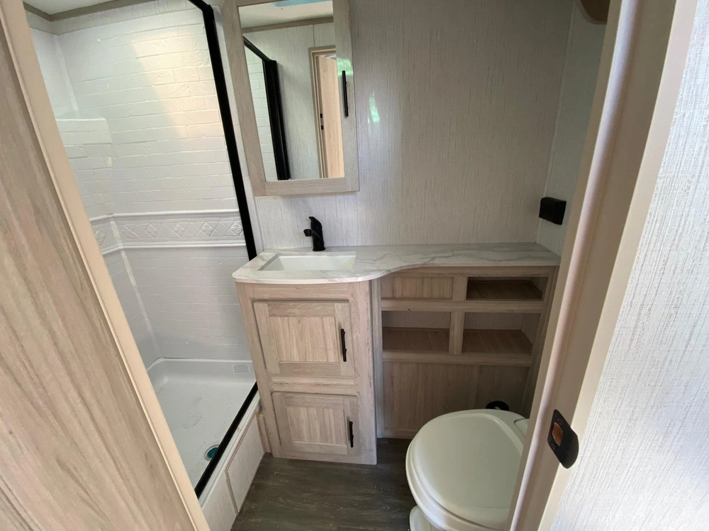 2022 Shadow Cruiser 227 Mls Travel Trailer alt