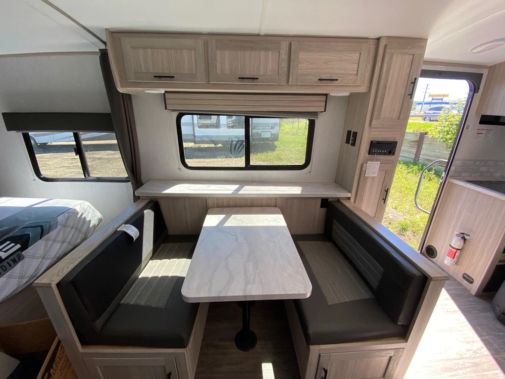 2022 Shadow Cruiser 227 Mls Travel Trailer alt