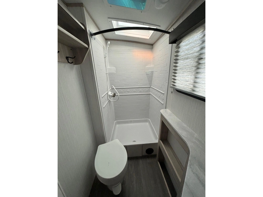 2024 Shadow Cruiser 277bhs alt