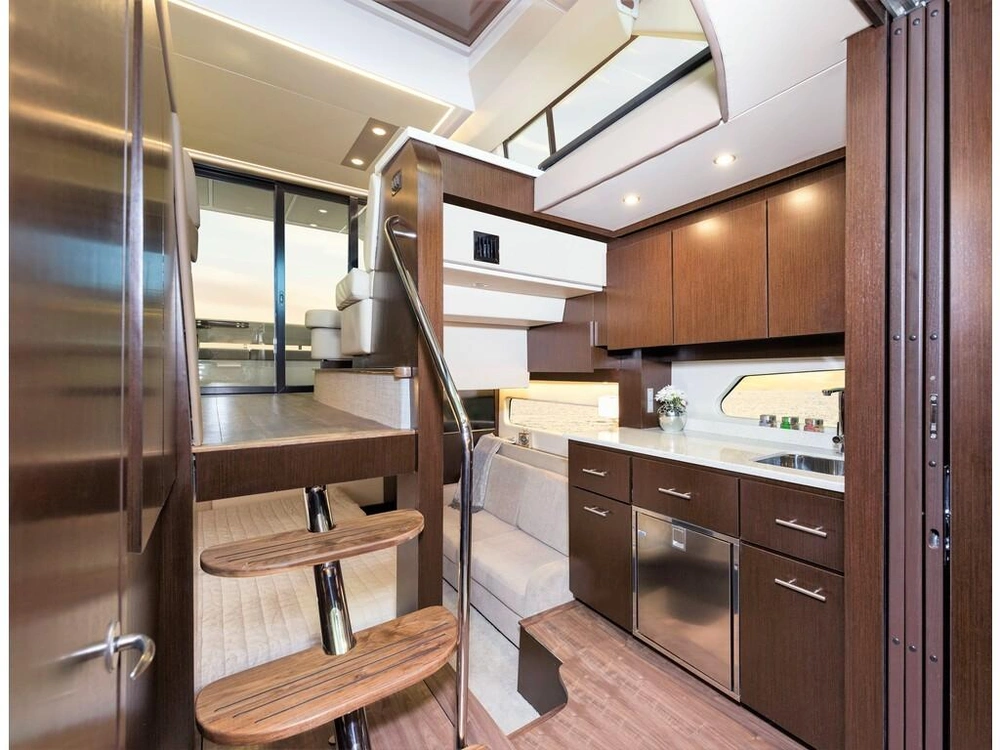 Regal 42 Flybridge 2026 alt