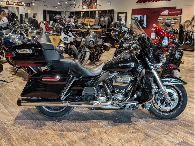 2018 Harley-Davidson Electra Glide Ultra Limited // Vivid Black