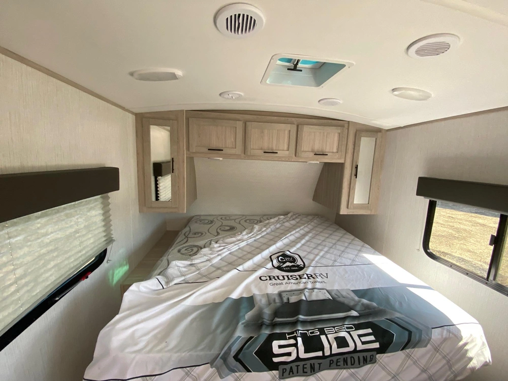 2022 Shadow Cruiser 227 Mls Travel Trailer alt