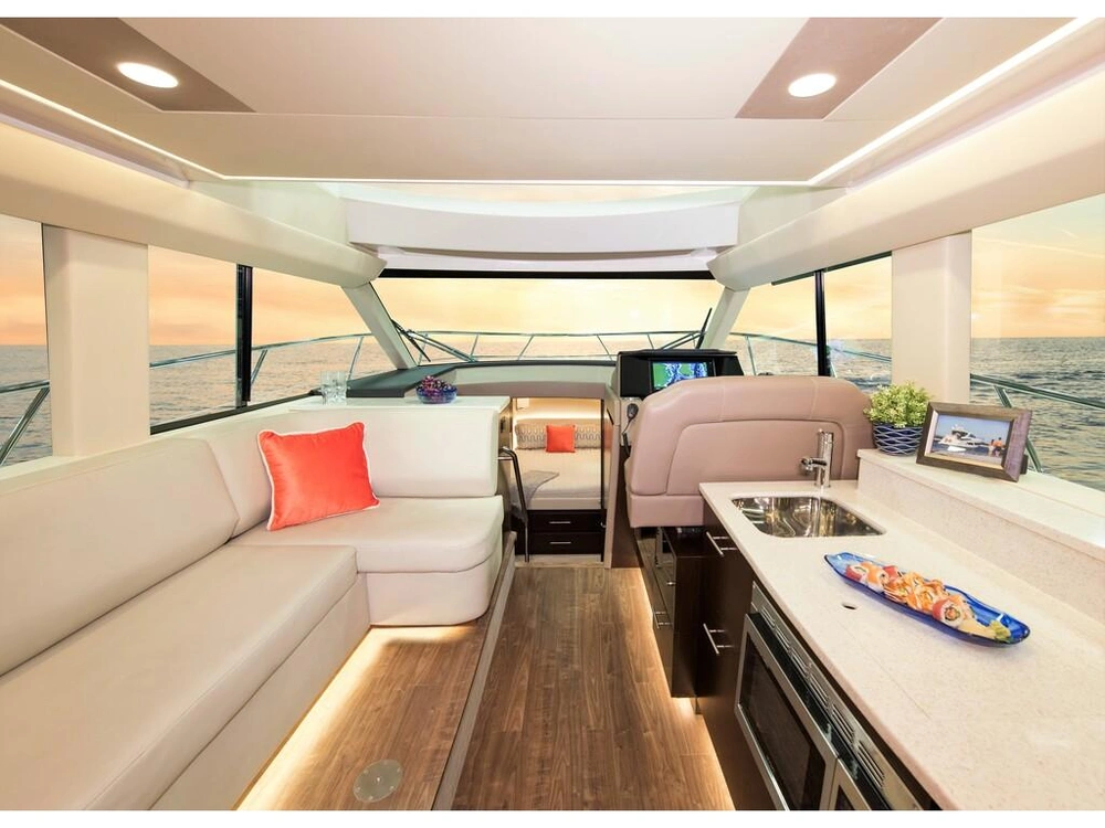 Regal 42 Grande Coupe 2026 alt