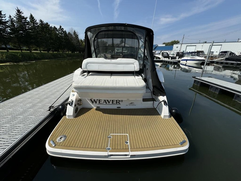 2017 Regal 32 Express alt