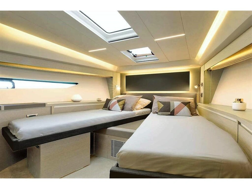 Prestige Yachts 520s 2026 alt