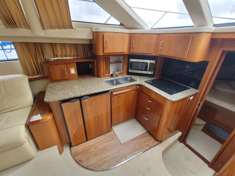 Carver Yachts 444 Motor Yacht 2004 alt