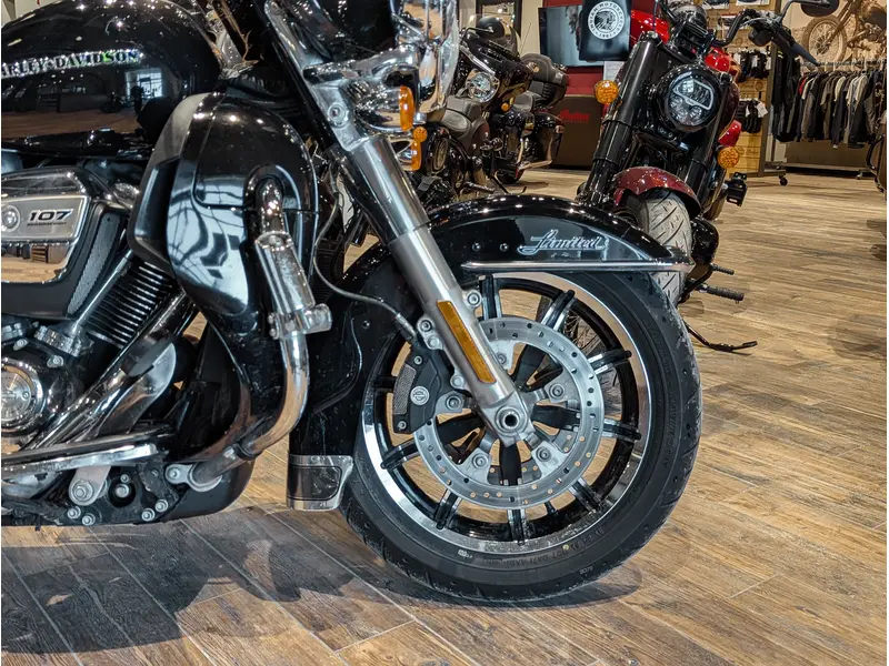 2018 Harley-Davidson Electra Glide Ultra Limited // Vivid Black