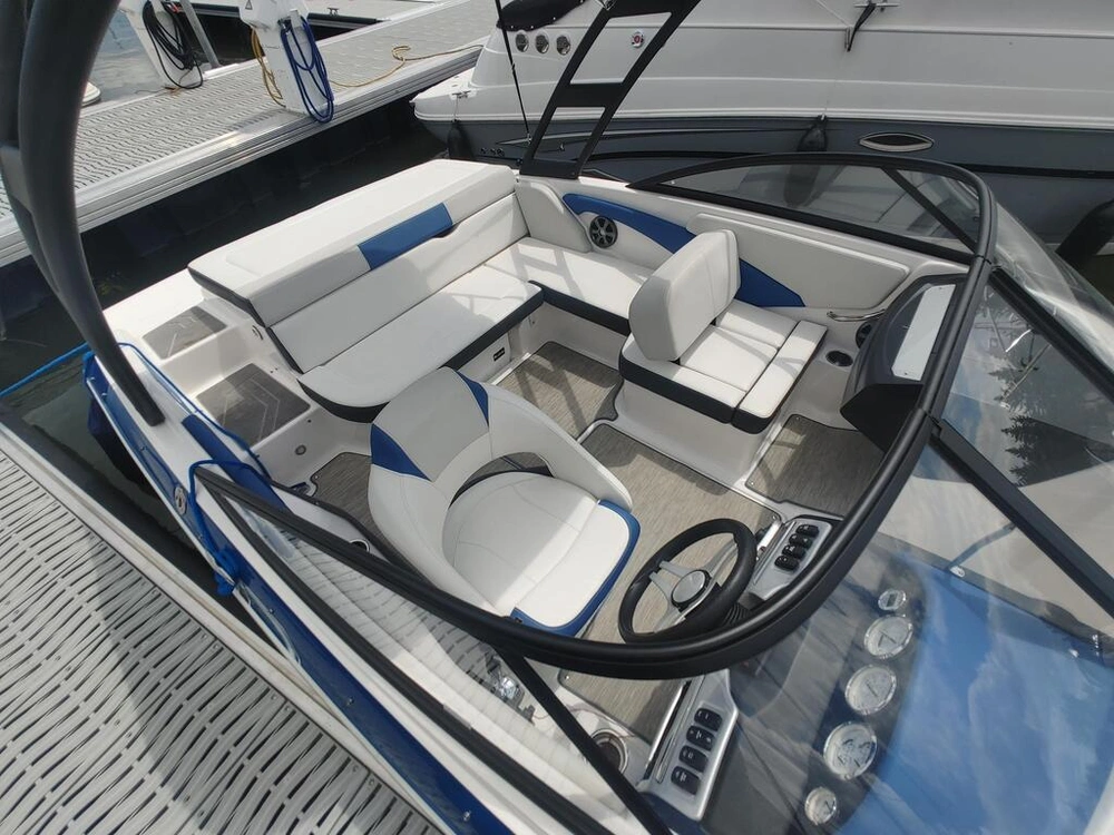 2017 Regal 1900 Esx alt