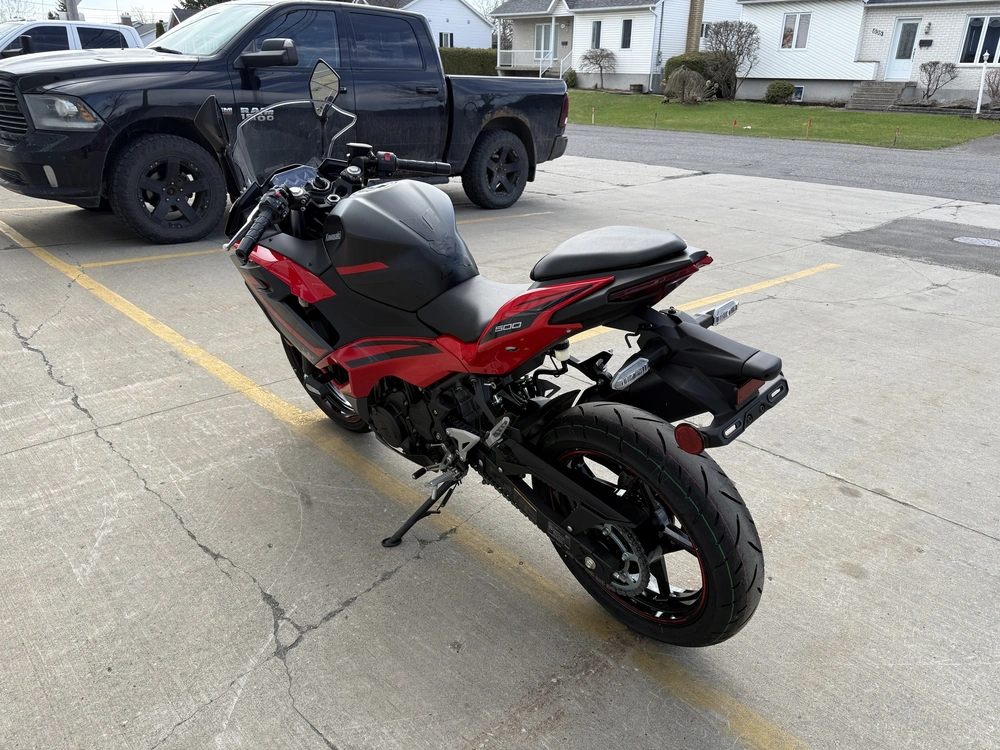 2025 Kawasaki Ninja 500 Se alt