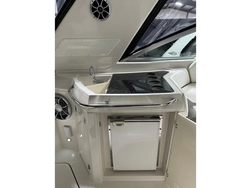 Monterey Boats 355 Sport Yacht 2013 alt