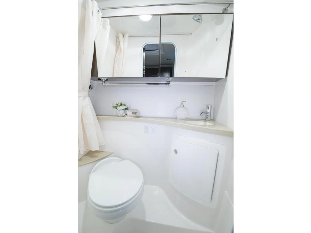 2026 Regal 28 Express alt
