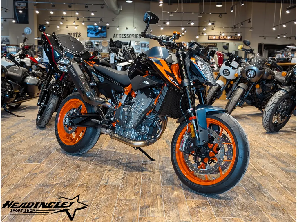2022 KTM 890 Duke R // Atlantic Blue