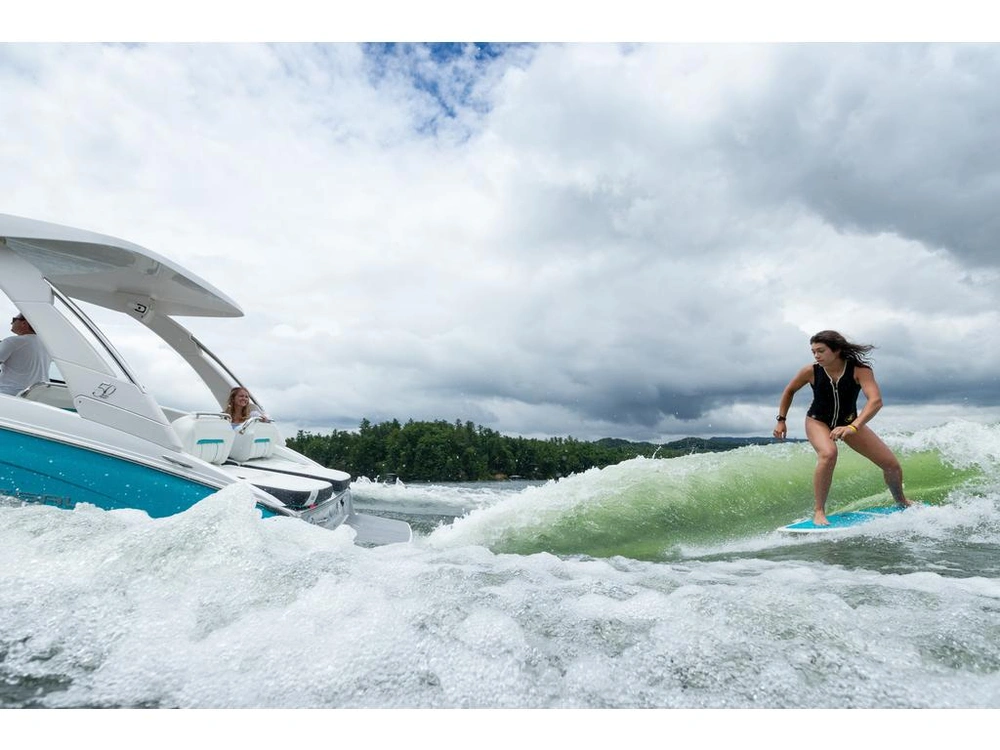 Regal Ls4 Surf 2026 alt