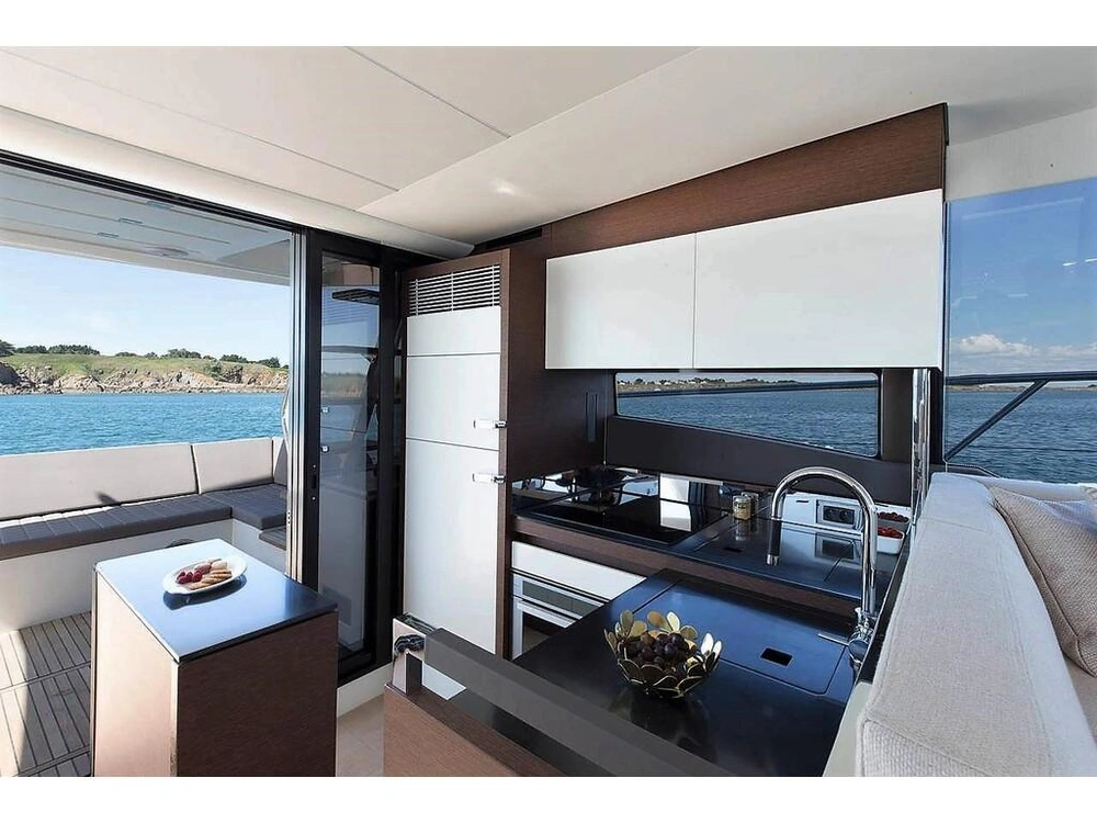 Prestige Yachts 520 Fly 2026 alt