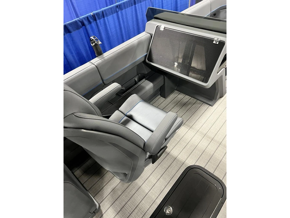 2025 Manitou Explore 22 Navigator W/ Trifold Bench + 250xl Merc & Trailer