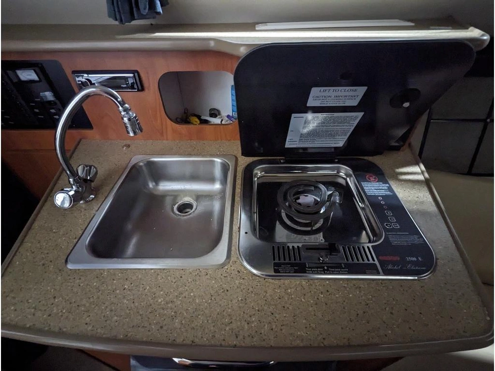 2006 Bayliner 245 alt