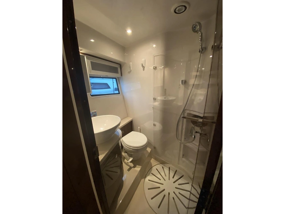 2012 Four Winns V435 alt