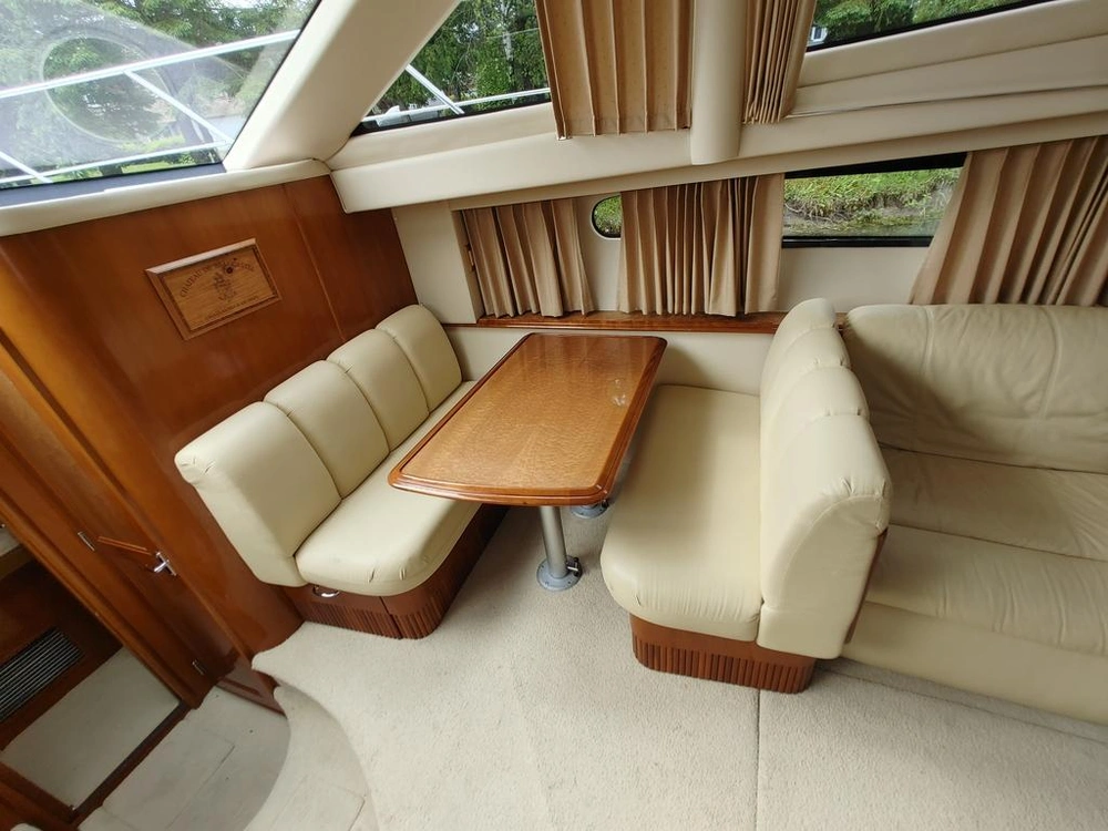 Carver Yachts 444 Motor Yacht 2004 alt