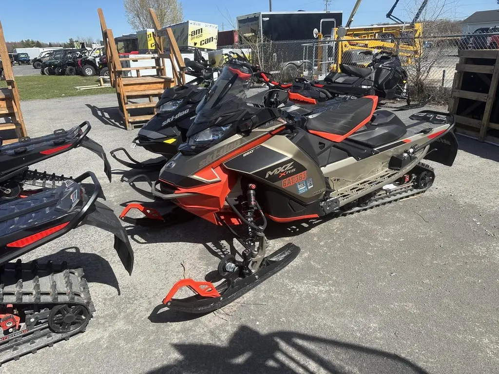 2021 Ski-Doo MXZ XRS 850 Q/A