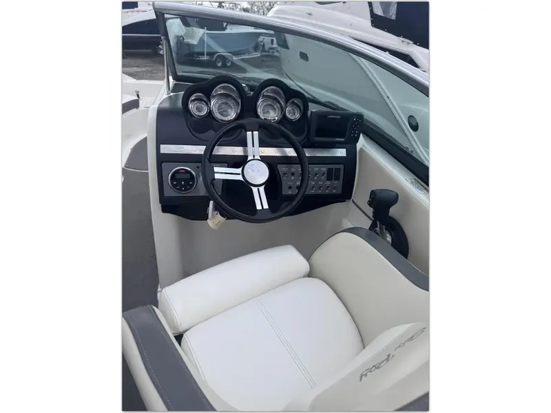 2014 Sea Ray 260 SunDeck