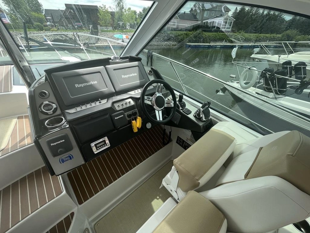 2012 Four Winns V435 alt