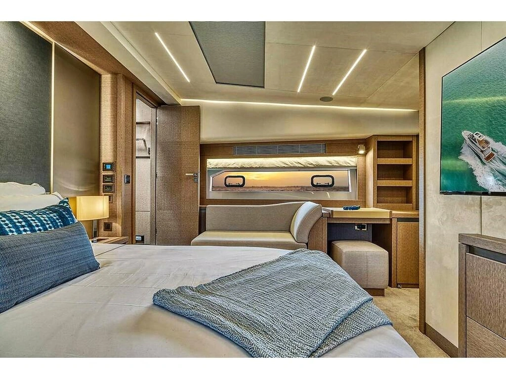 Prestige Yachts 690 F 2026 alt