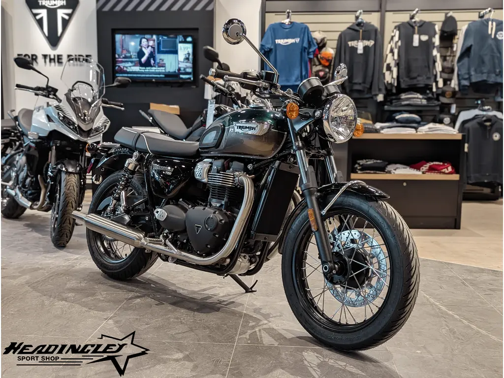 2025 Triumph Bonneville T100 // Competition Green/Ironstone 