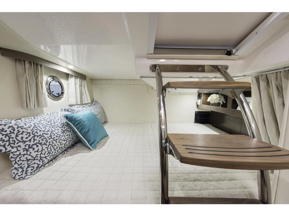 2026 Regal 28 Express alt