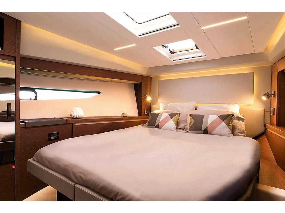 Prestige Yachts 520 Fly 2026 alt