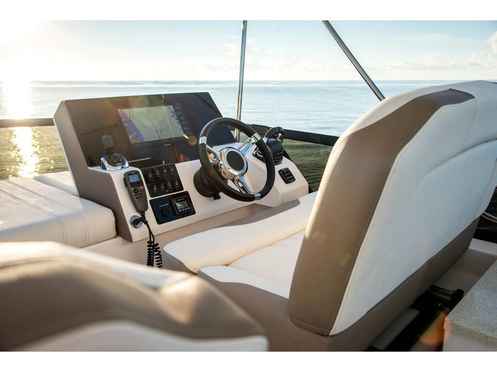 Regal 42 Flybridge 2026 alt