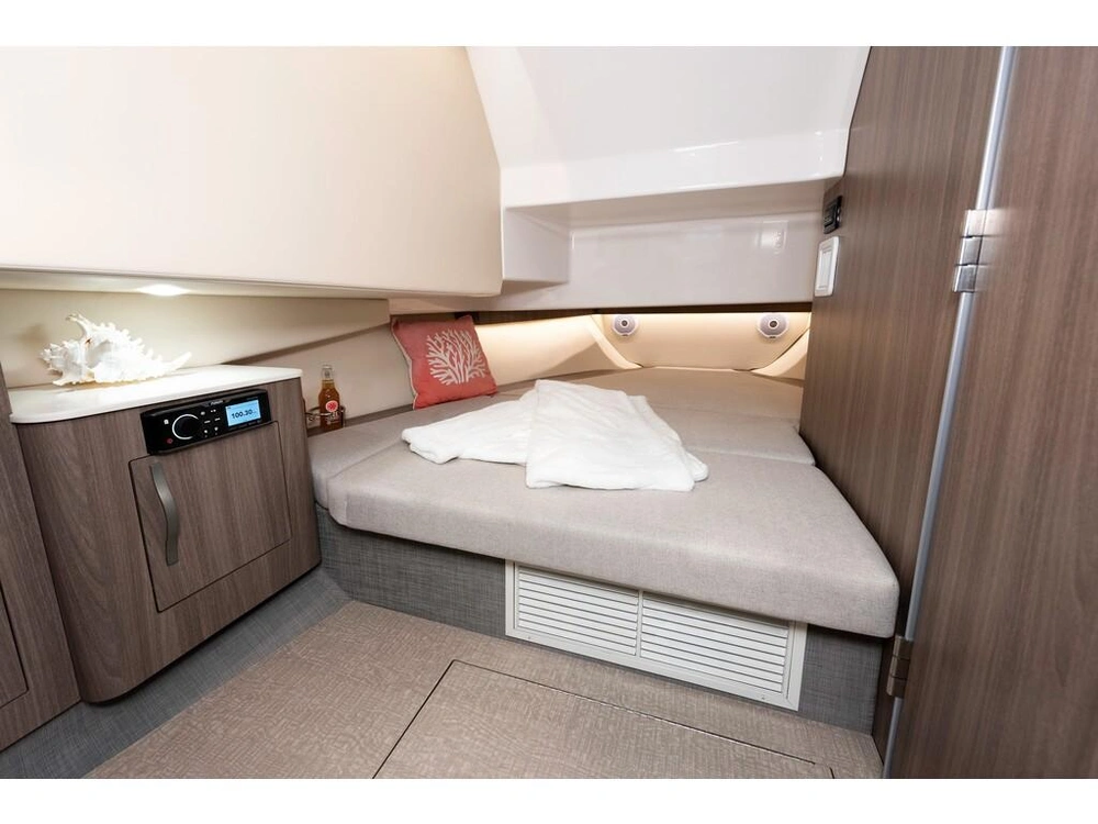Regal Sav 33 2026 alt