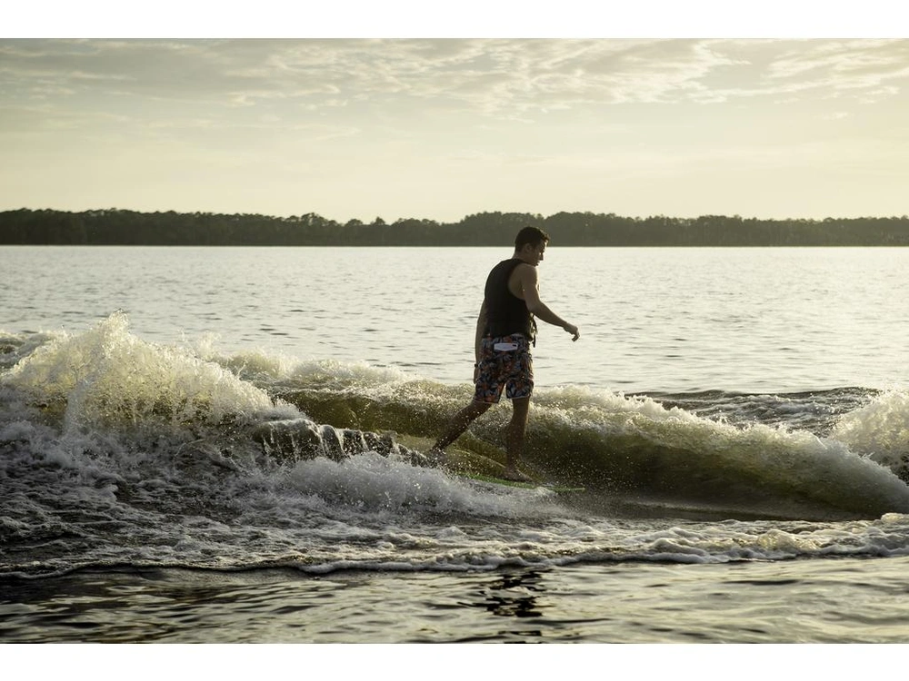 Regal Ls4 Surf 2026 alt