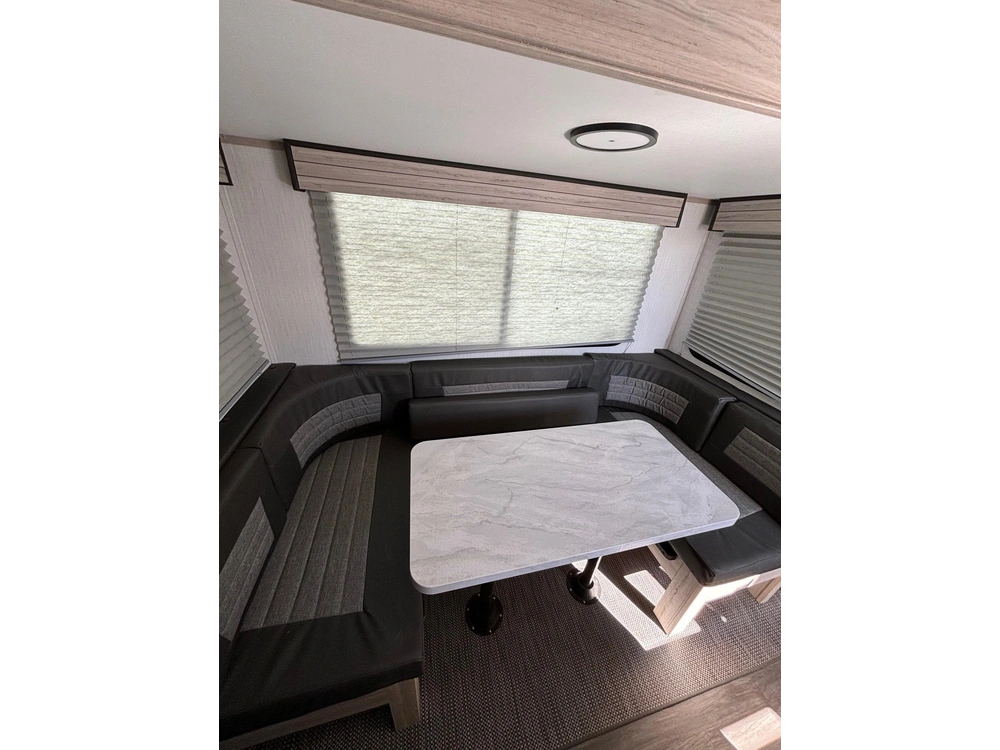 2024 Shadow Cruiser Shadow Cruiser Ultra Lite Travel Trailer 240 Bhs alt