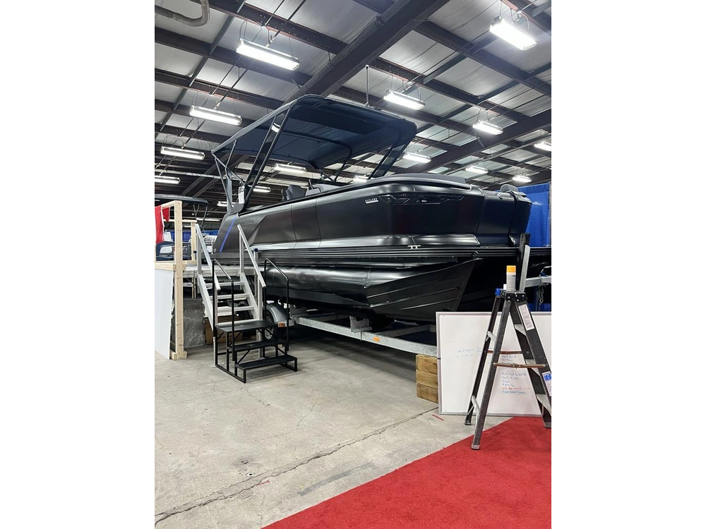 2025 Manitou Explore 22 Navigator W/ Trifold Bench + 250xl Merc & Trailer