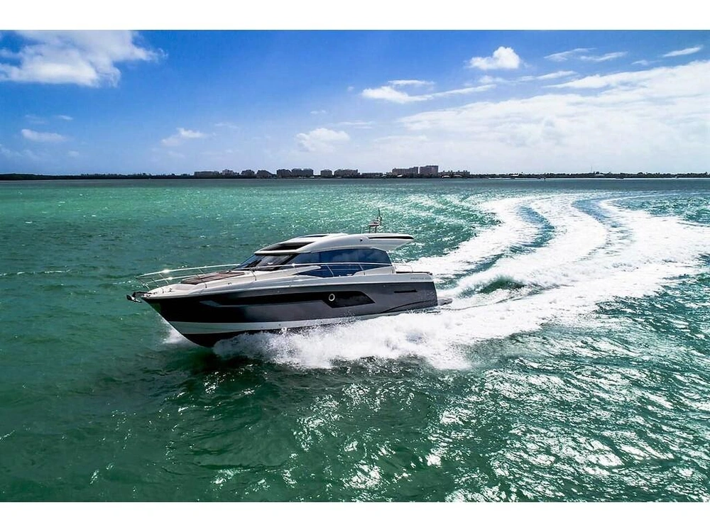 Prestige Yachts 520s 2026 alt