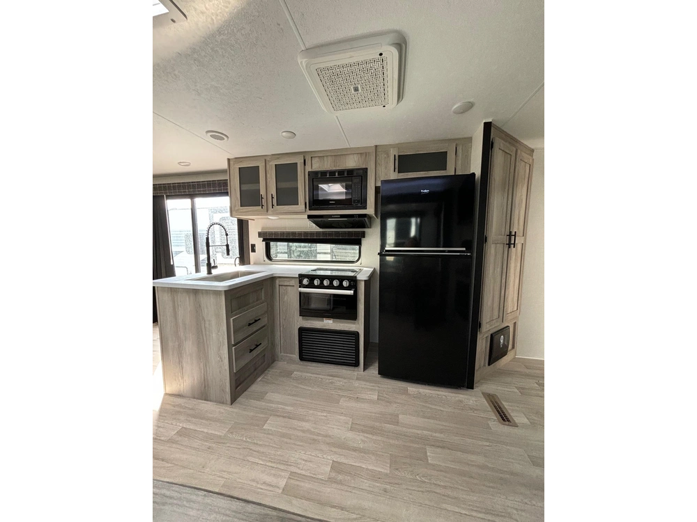 2024 Sportsmen Sportsmen Destination 362bh alt