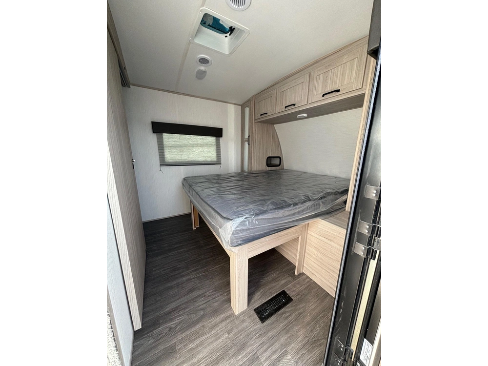 2024 Shadow Cruiser 277bhs alt